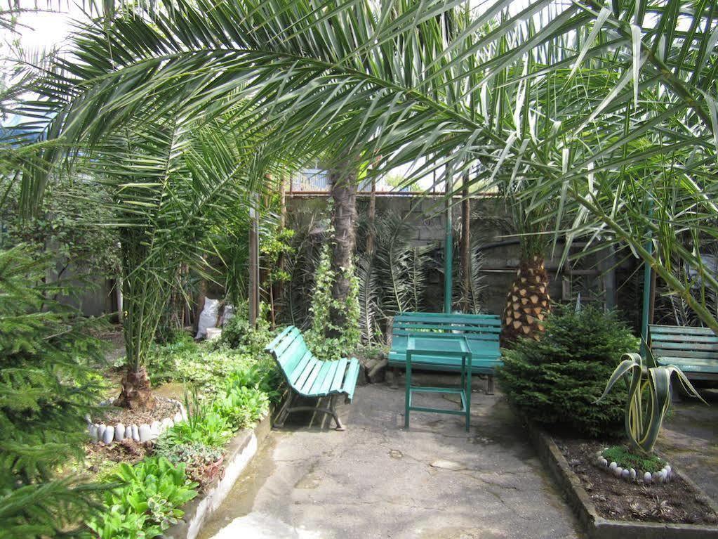 Guesthouse 97 In Batumi Батумі Екстер'єр фото