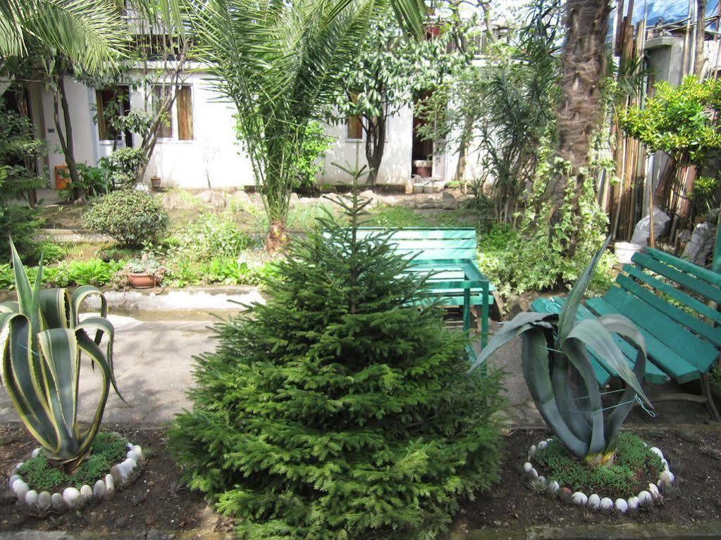 Guesthouse 97 In Batumi Батумі Екстер'єр фото